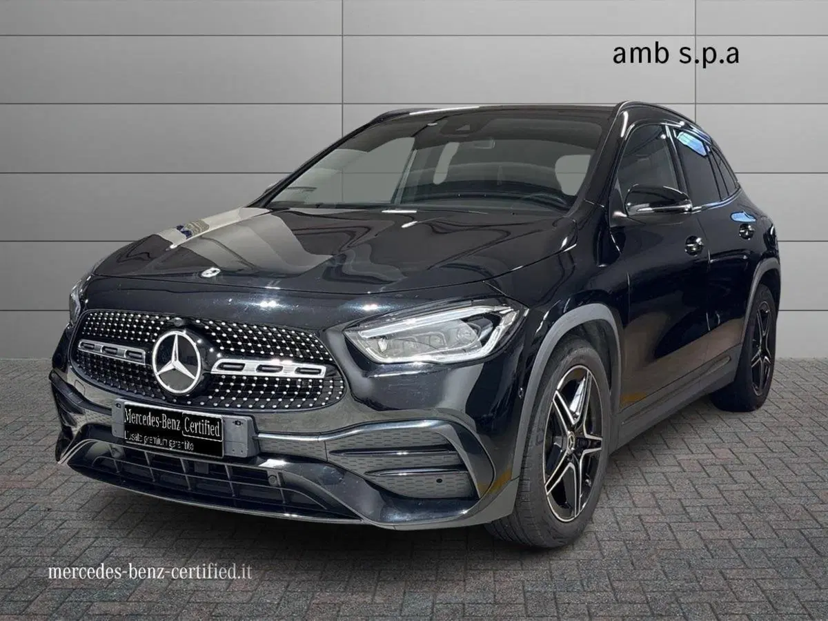 Mercedes-Benz GLA SUV usata a Napoli