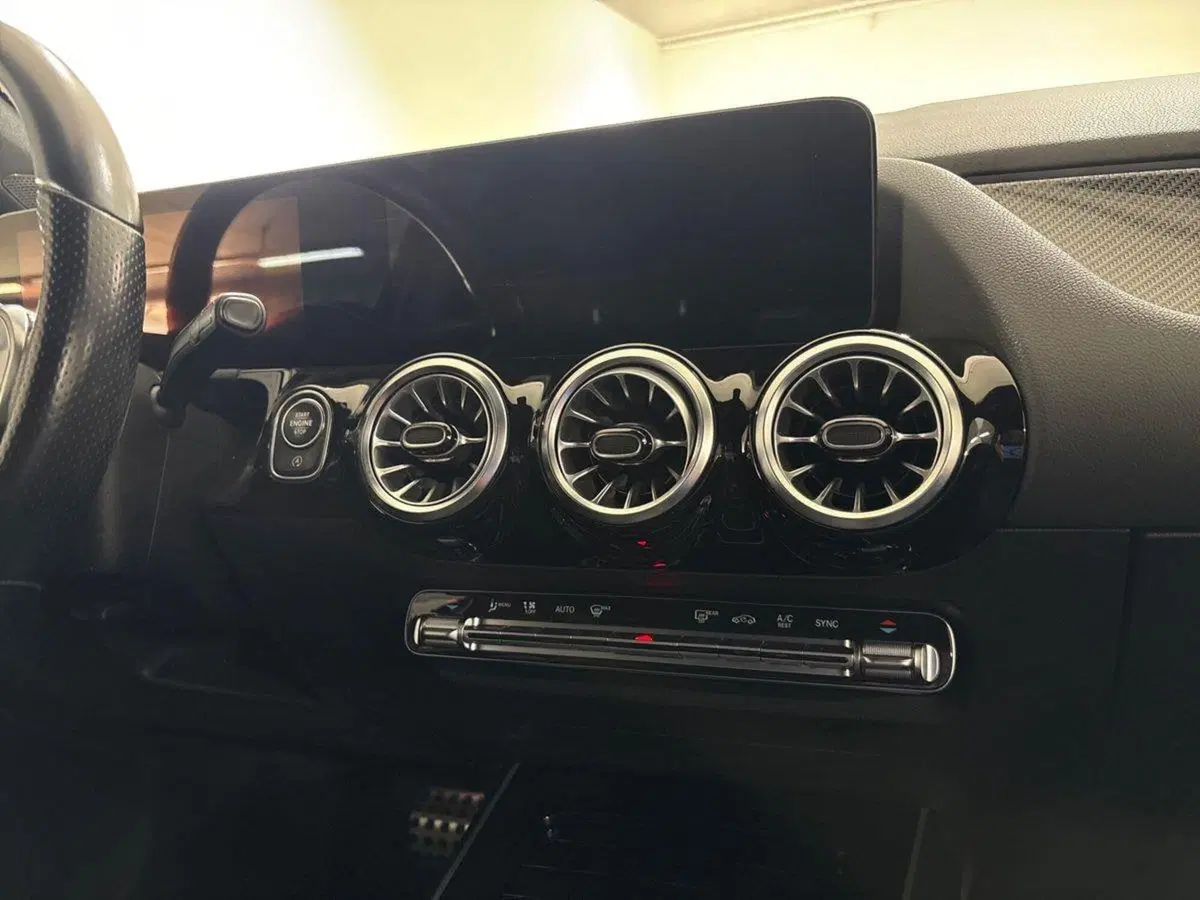 Mercedes-Benz GLA SUV usata a Napoli (12)