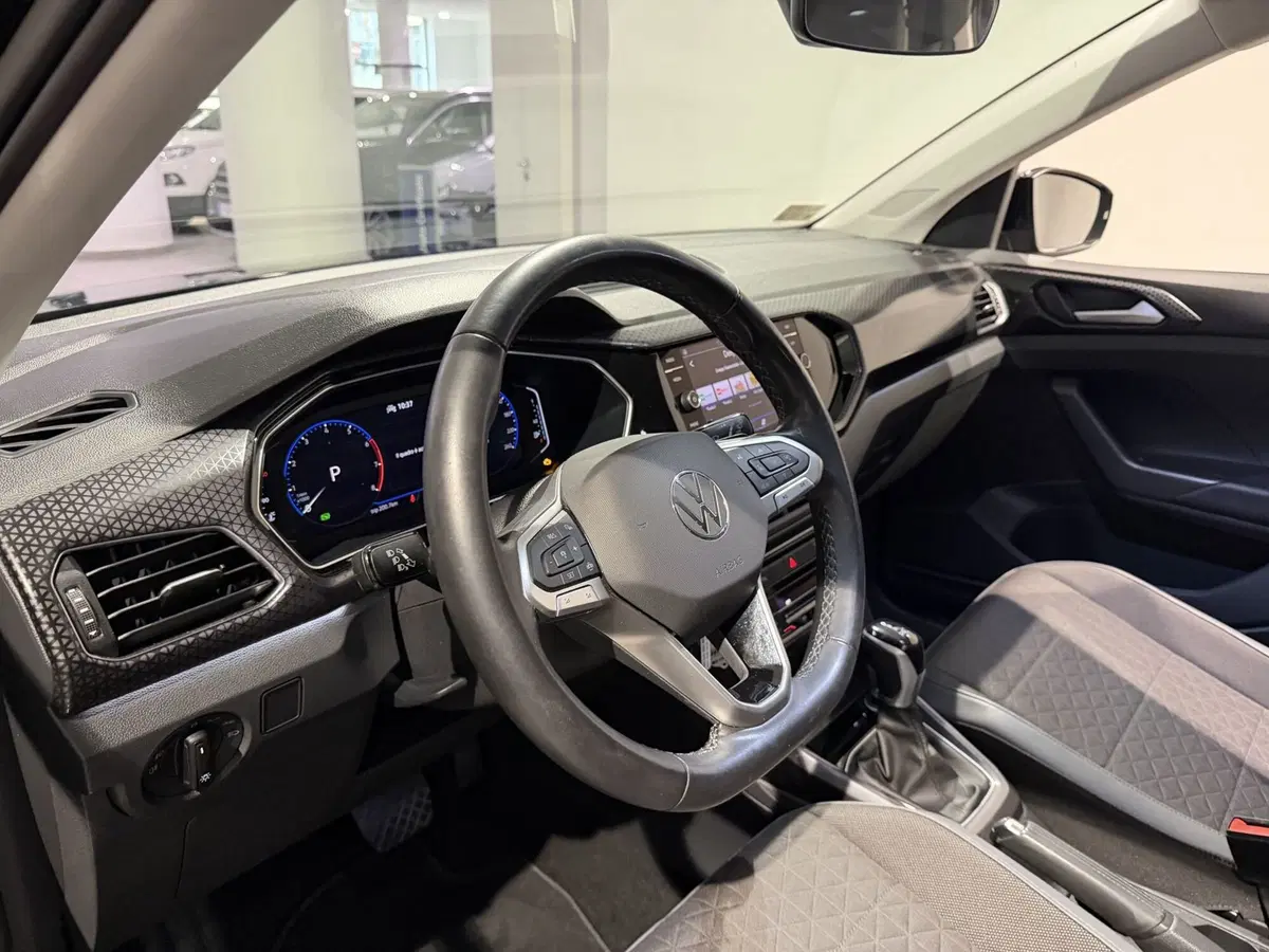 Volkswagen T-Cross usata a Genova (8)