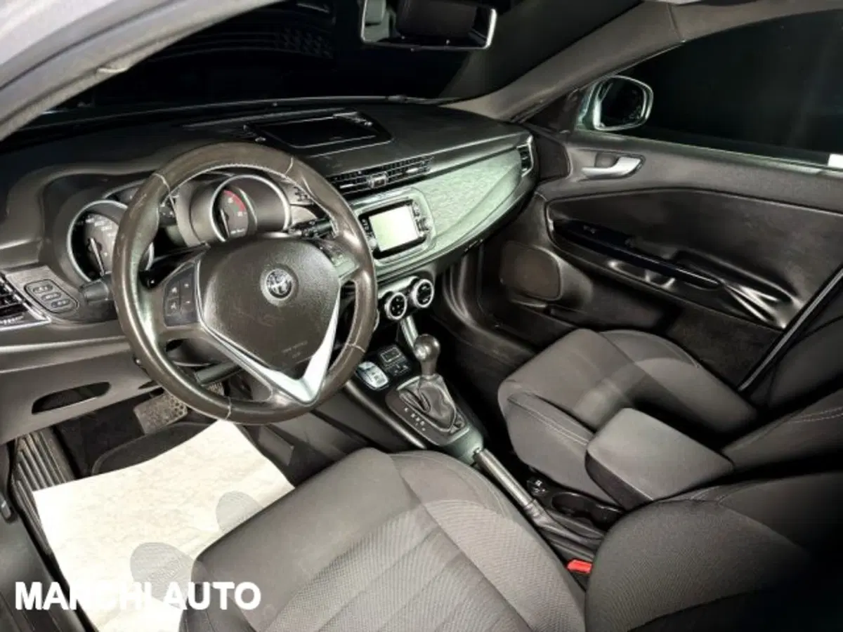 Alfa Romeo Giulietta usata a Perugia (10)