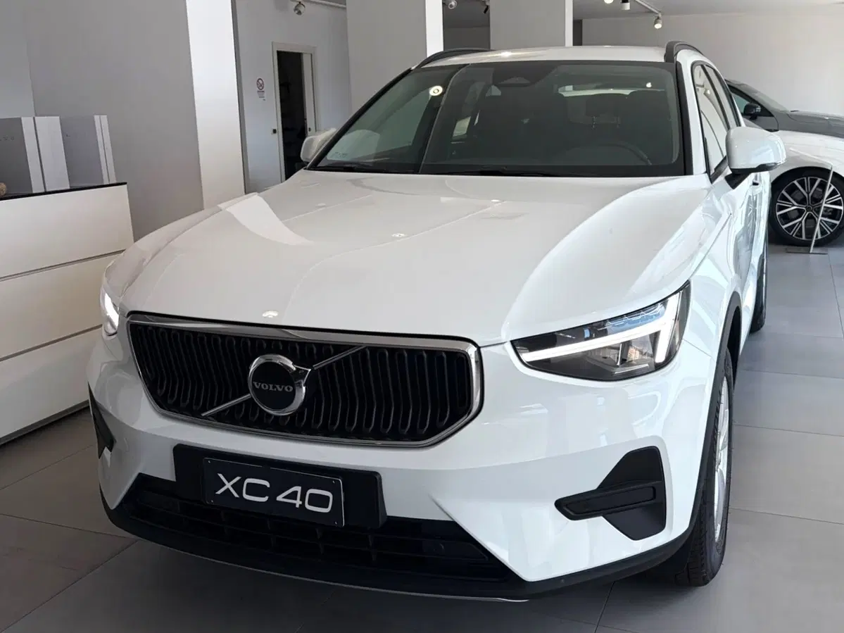 Volvo XC40 nuova a Napoli