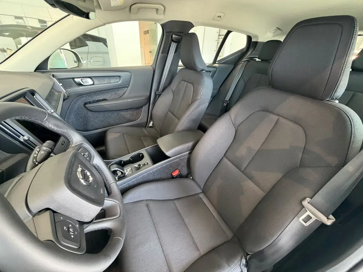 Volvo XC40 nuova a Napoli (4)
