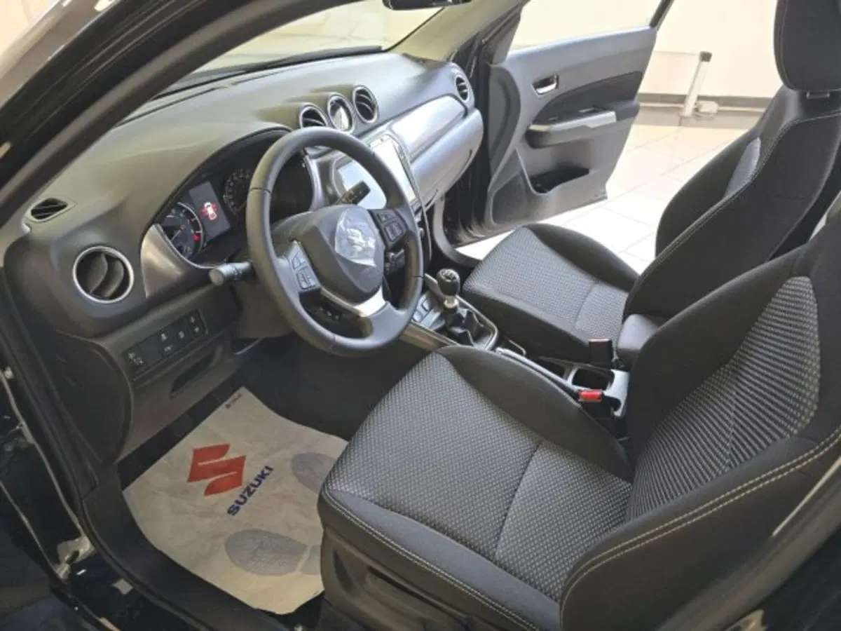 Suzuki Vitara nuova a Reggio Emilia (9)