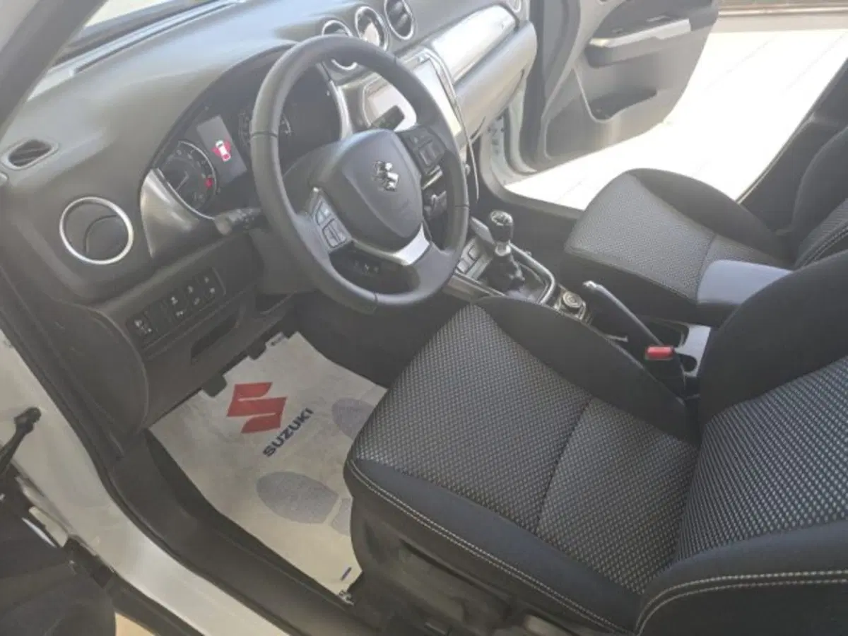 Suzuki Vitara nuova a Reggio Emilia (9)