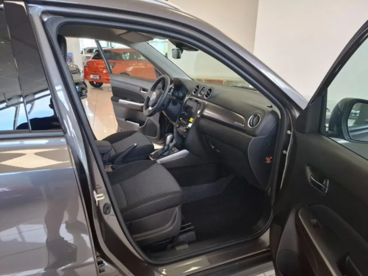 Suzuki Vitara nuova a Reggio Emilia (17)