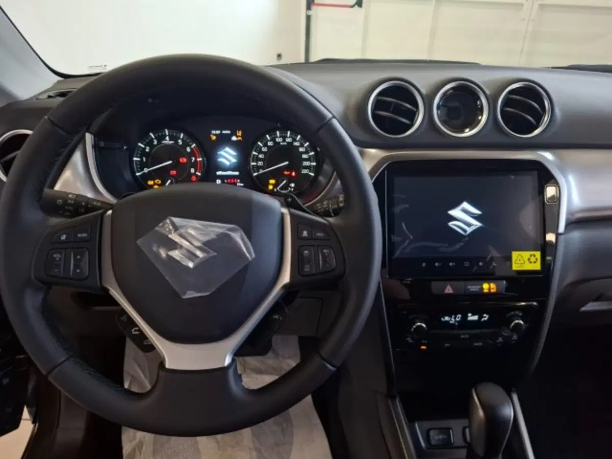 Suzuki Vitara nuova a Reggio Emilia (10)