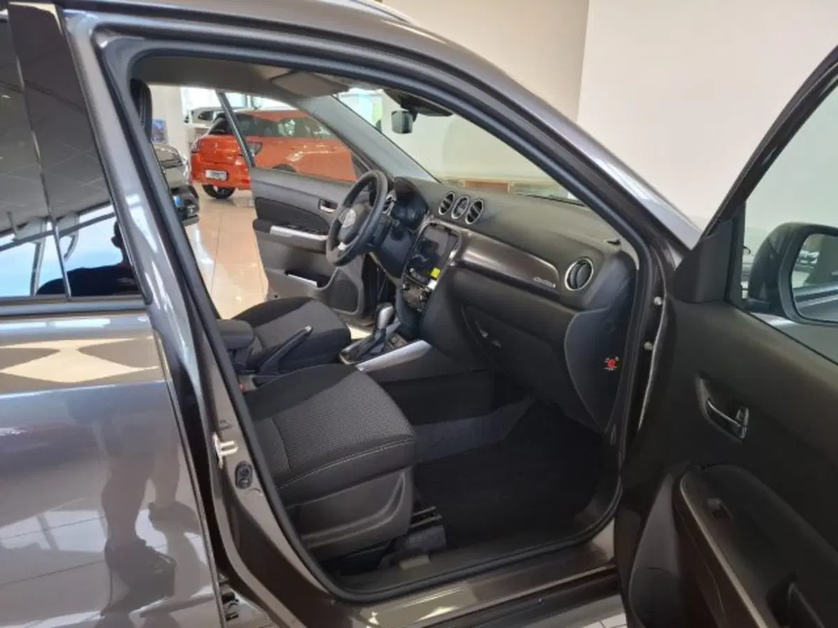 Suzuki Vitara nuova a Reggio Emilia (17)