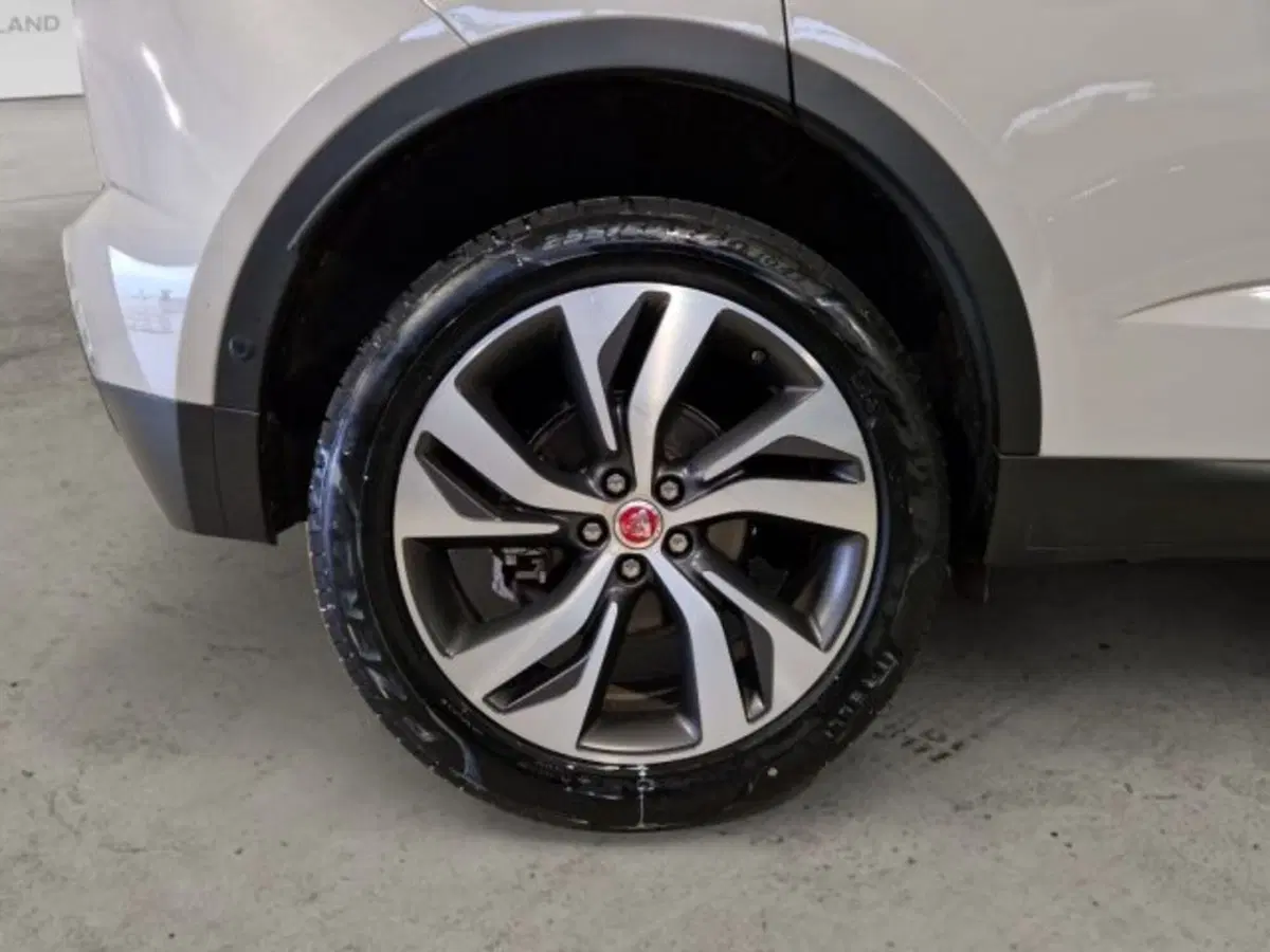 Jaguar E-Pace usata a Livorno (11)