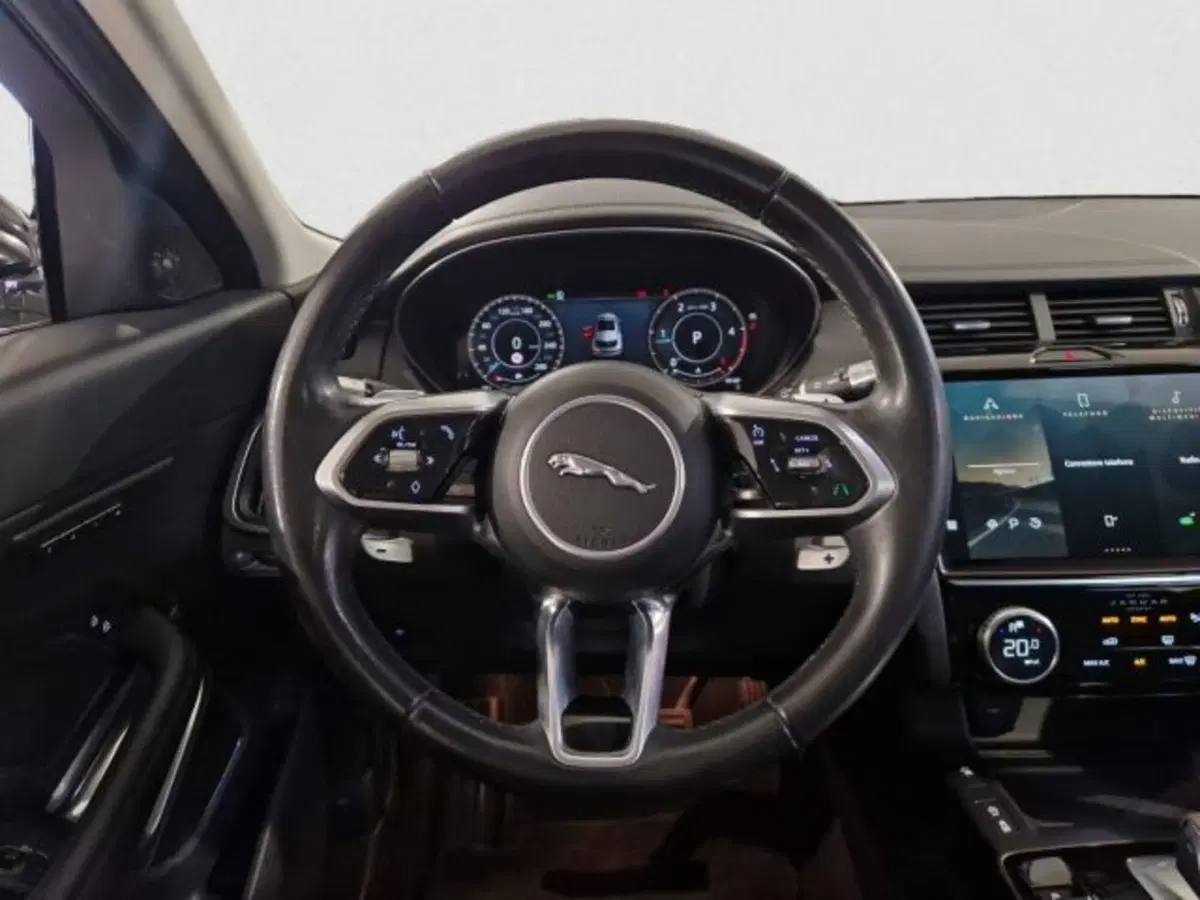 Jaguar E-Pace usata a Livorno (16)