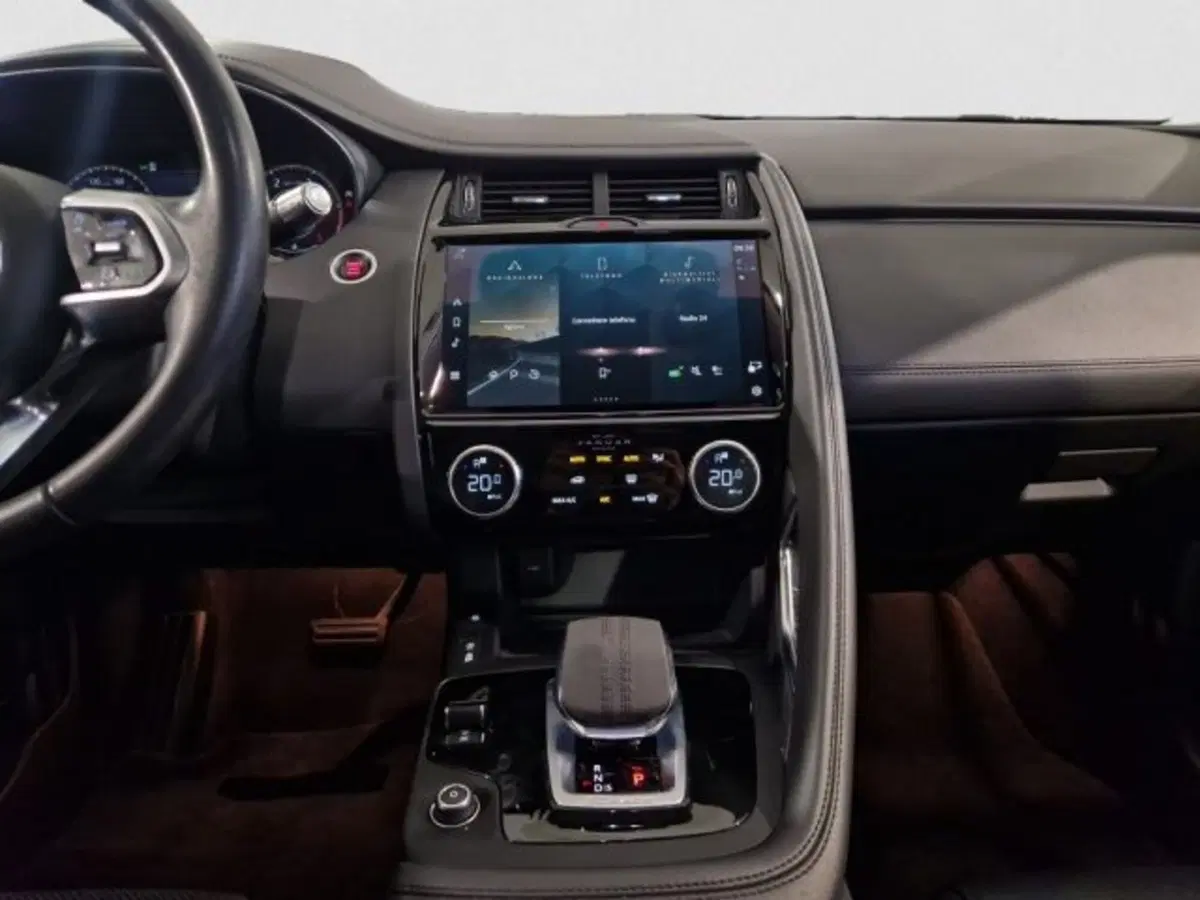 Jaguar E-Pace usata a Livorno (17)