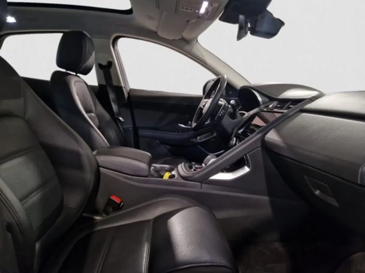 Jaguar E-Pace usata a Livorno (4)
