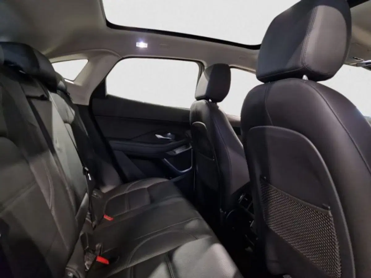 Jaguar E-Pace usata a Livorno (7)