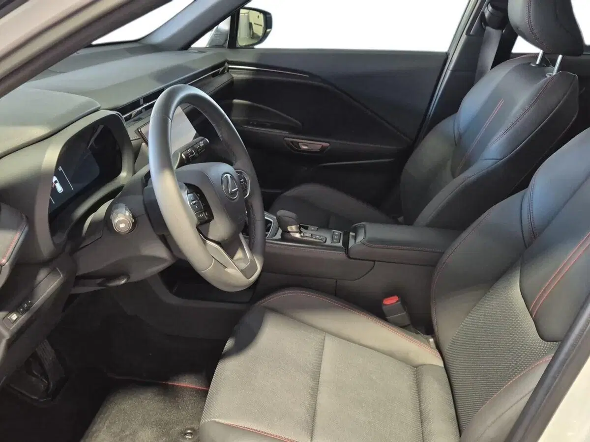 Lexus LBX usata a Genova (6)