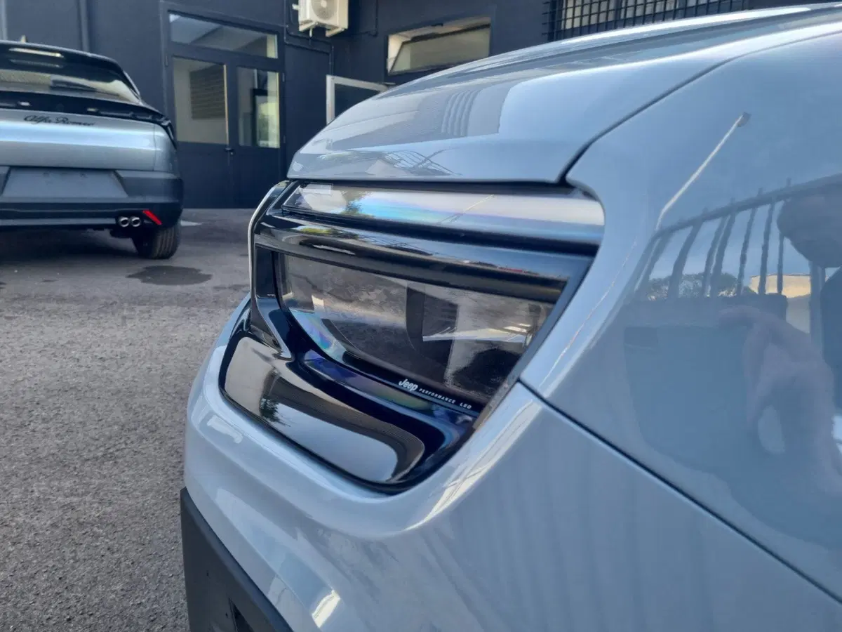 Jeep Avenger nuova a Brindisi (12)