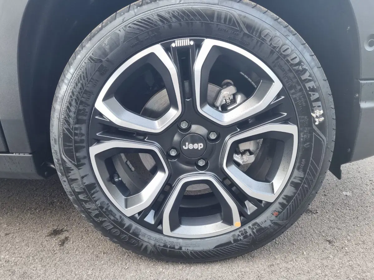 Jeep Avenger nuova a Brindisi (15)