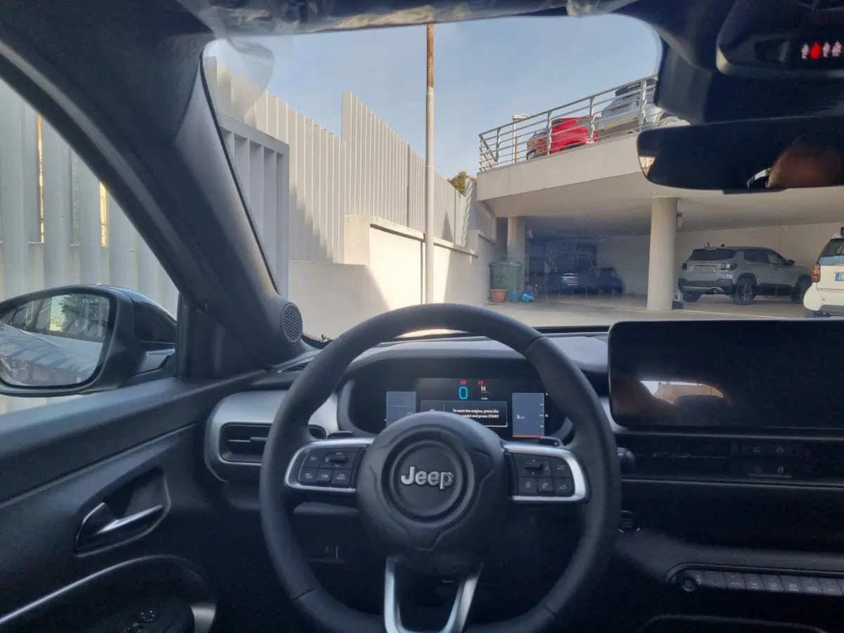 Jeep Avenger nuova a Brindisi (17)