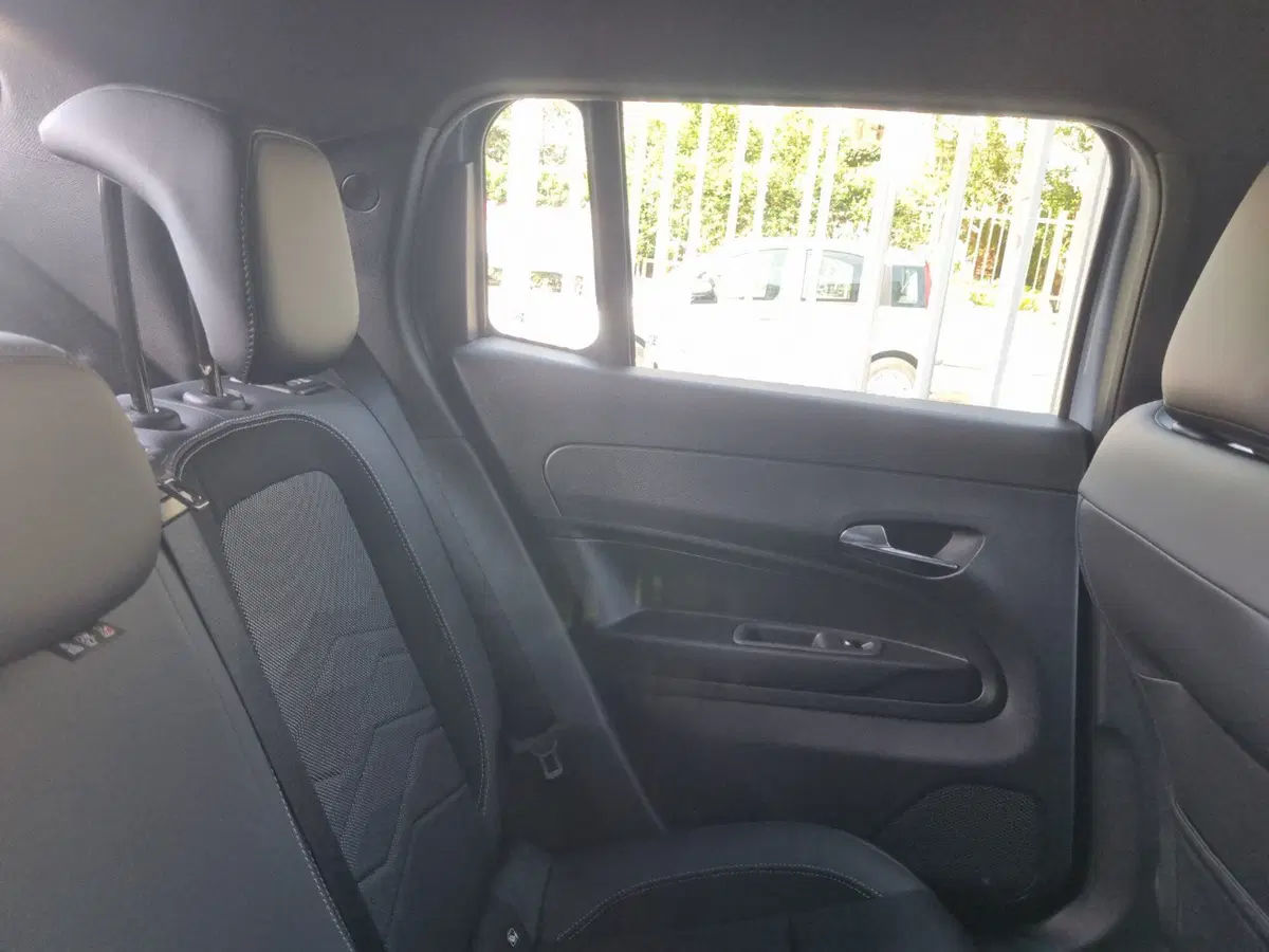 Jeep Avenger nuova a Brindisi (19)