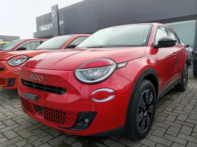 Fiat 600 1.2 hybrid Icon 145cv auto nuova a Alessandria