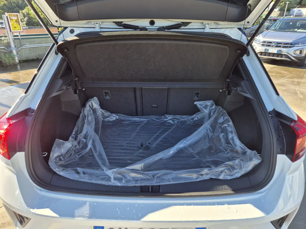 Volkswagen T-Roc usata  (11)