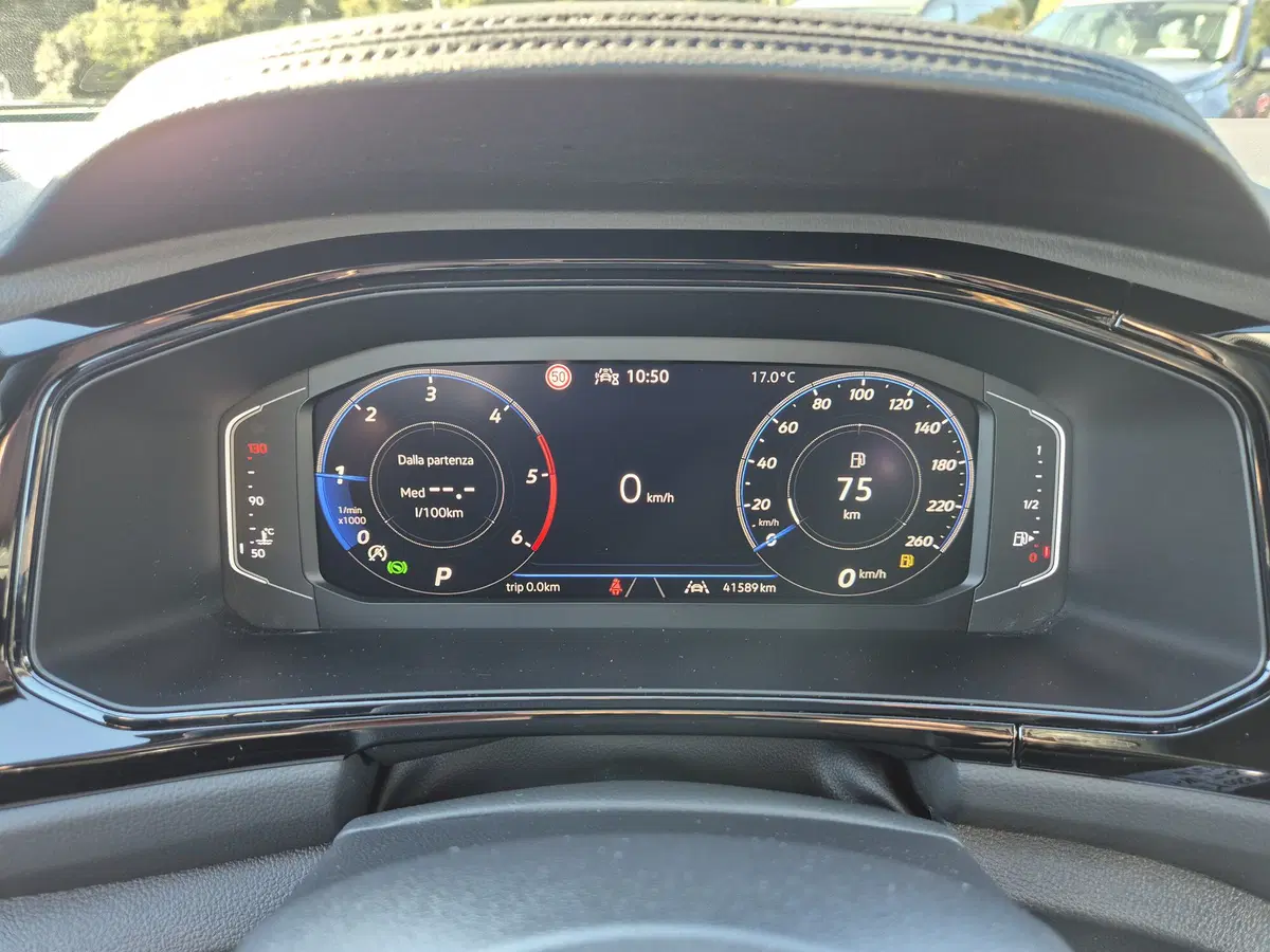 Volkswagen T-Roc usata  (13)