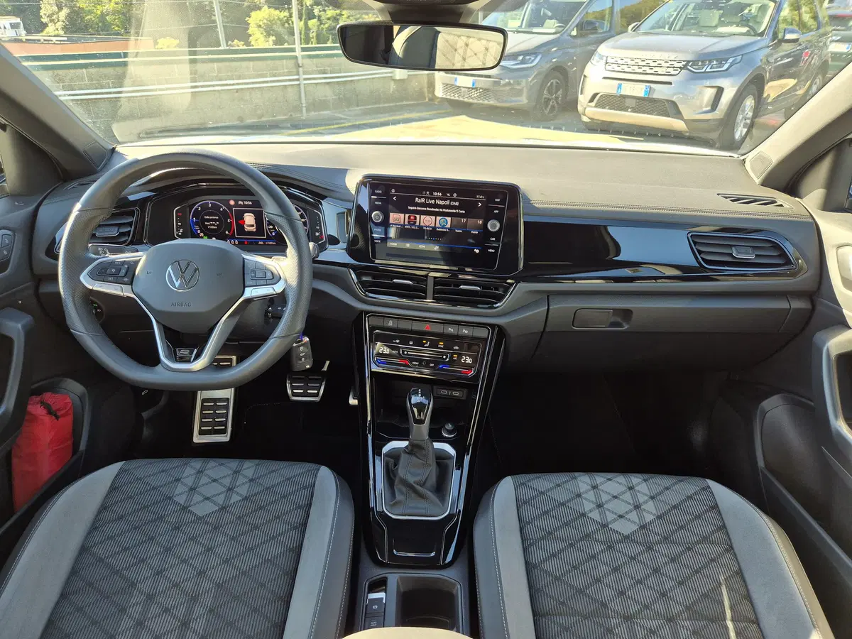 Volkswagen T-Roc usata  (8)