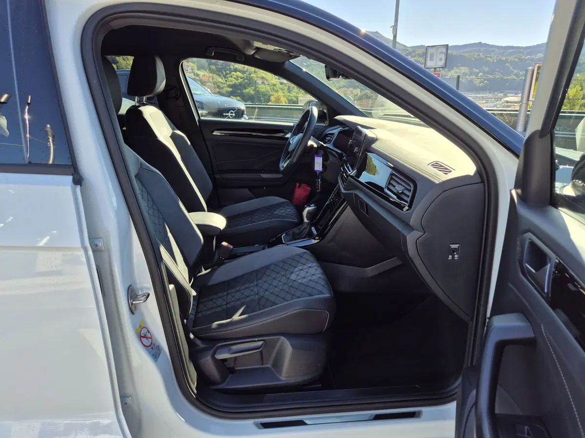 Volkswagen T-Roc usata  (9)