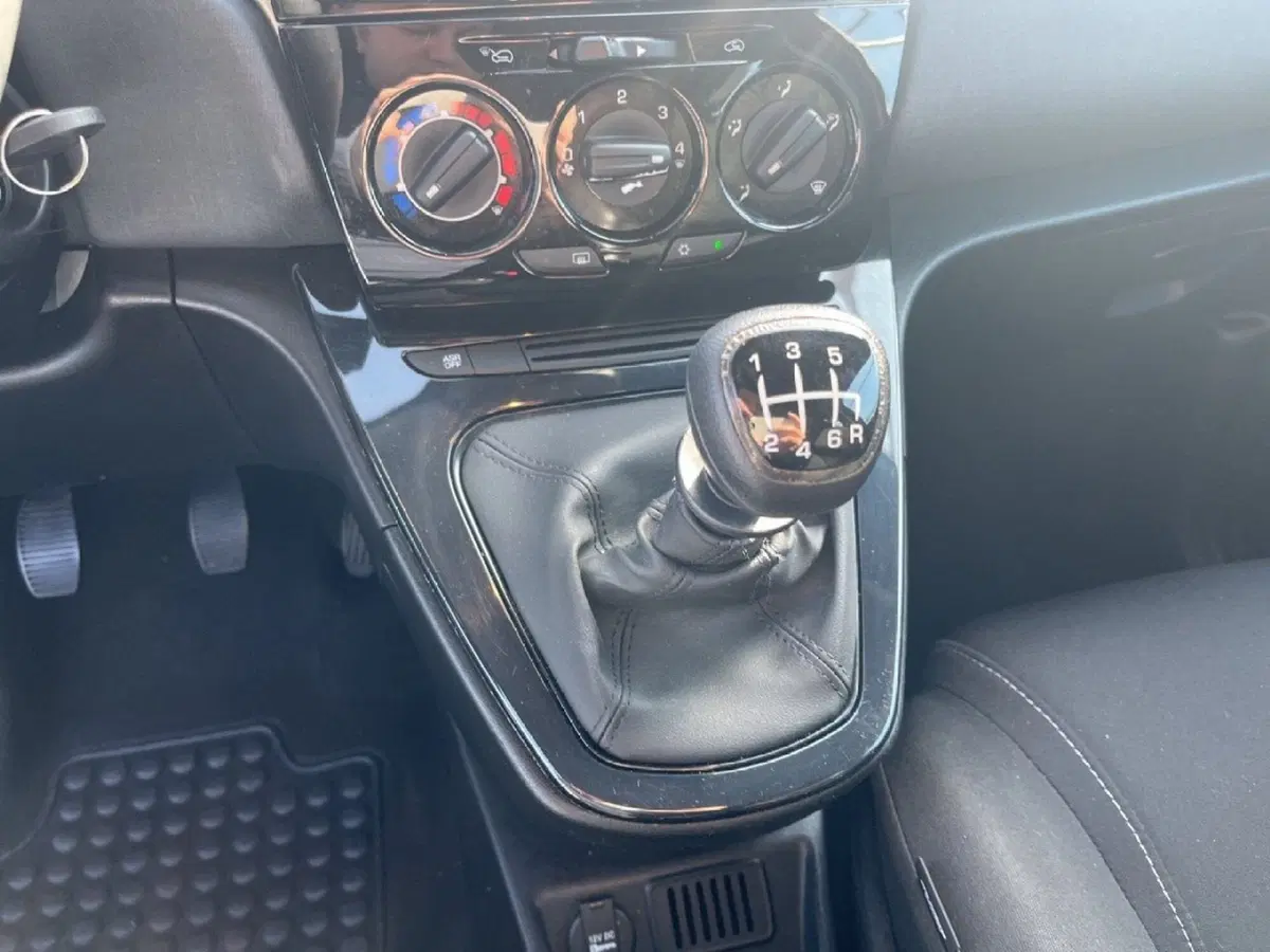 Lancia Ypsilon usata a Torino (10)