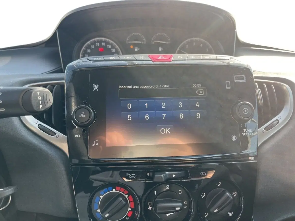 Lancia Ypsilon usata a Torino (11)