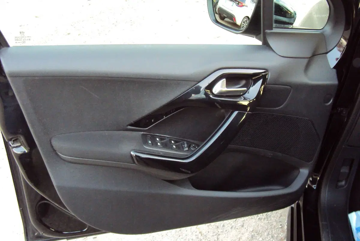 Peugeot 208 usata a Bologna (12)