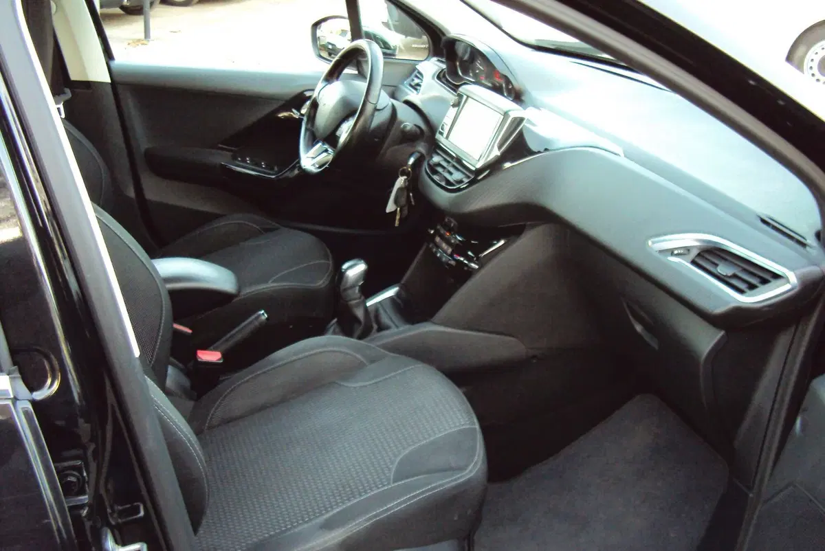 Peugeot 208 usata a Bologna (7)