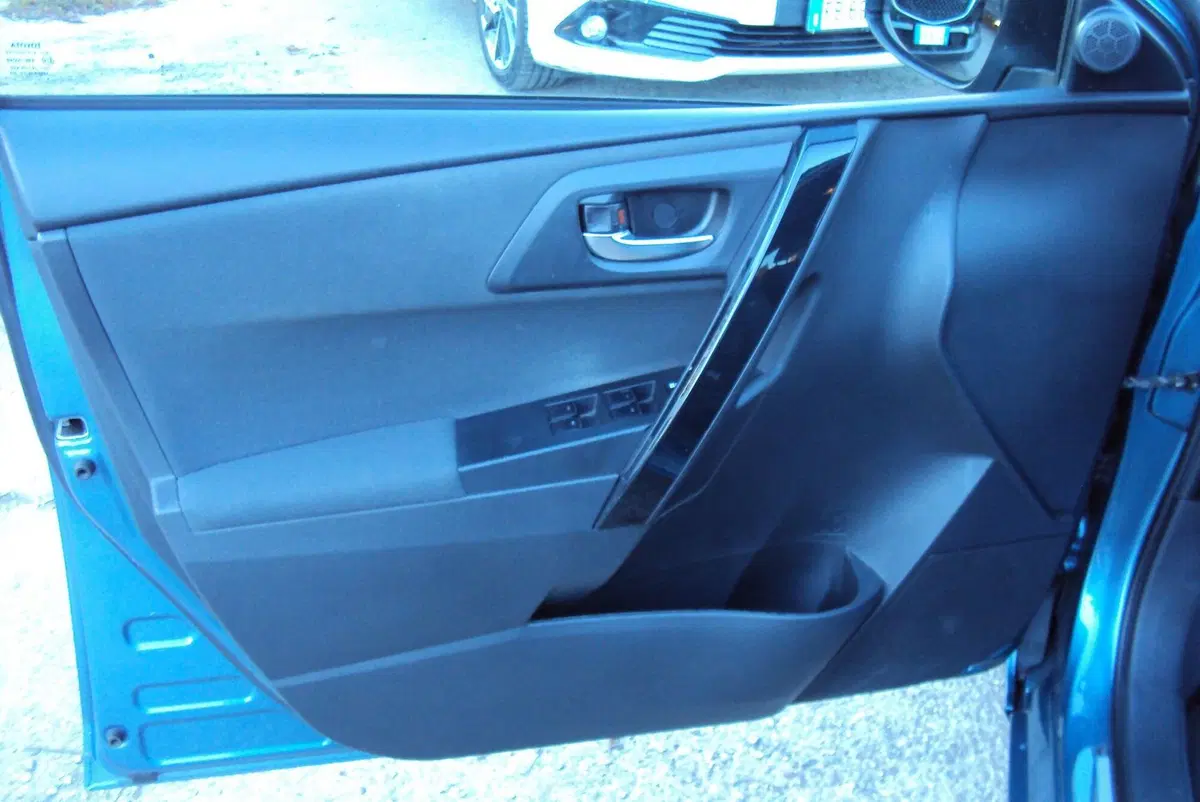Toyota Auris usata a Bologna (11)