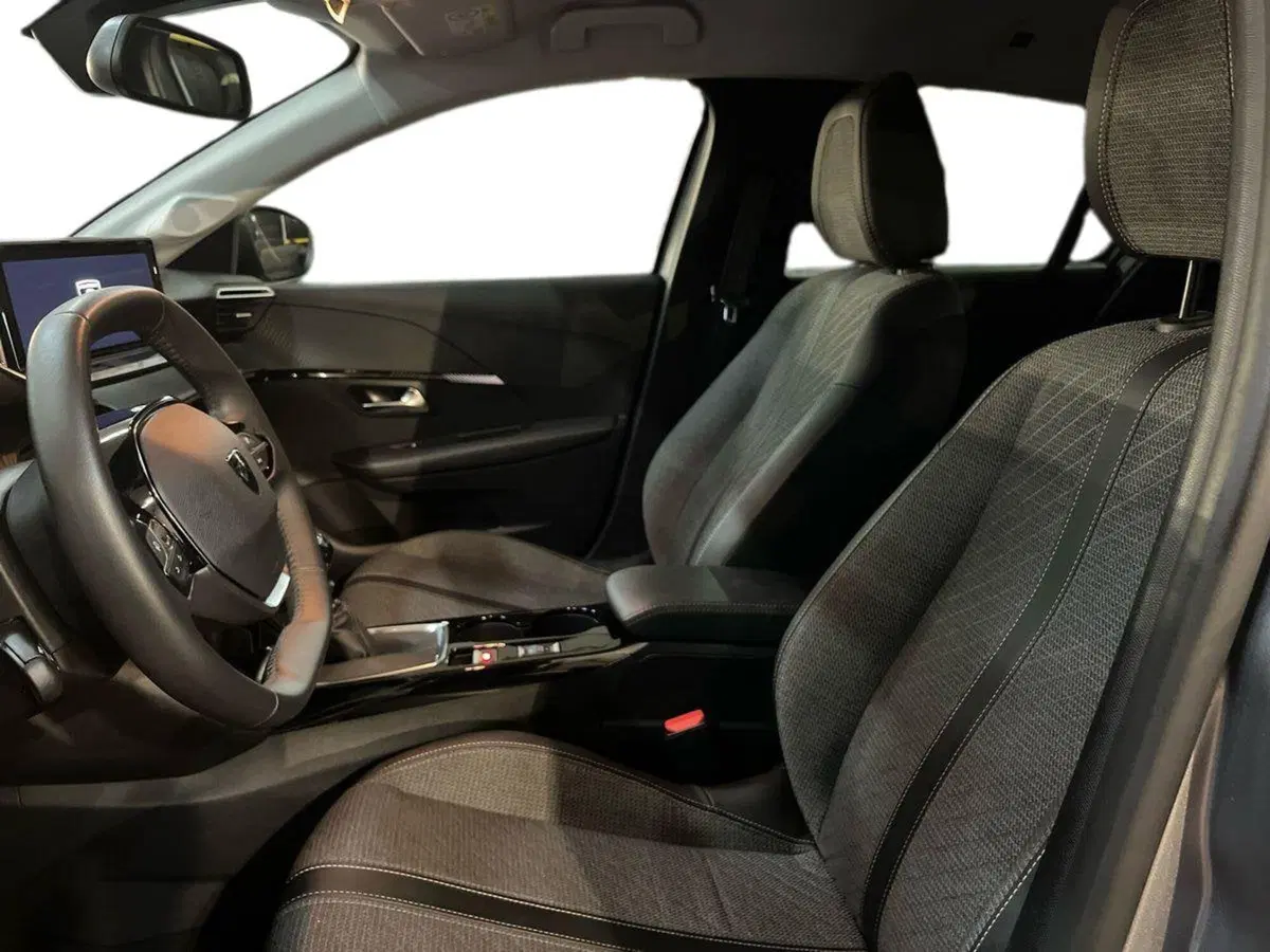 Peugeot 208 usata a Bari (7)