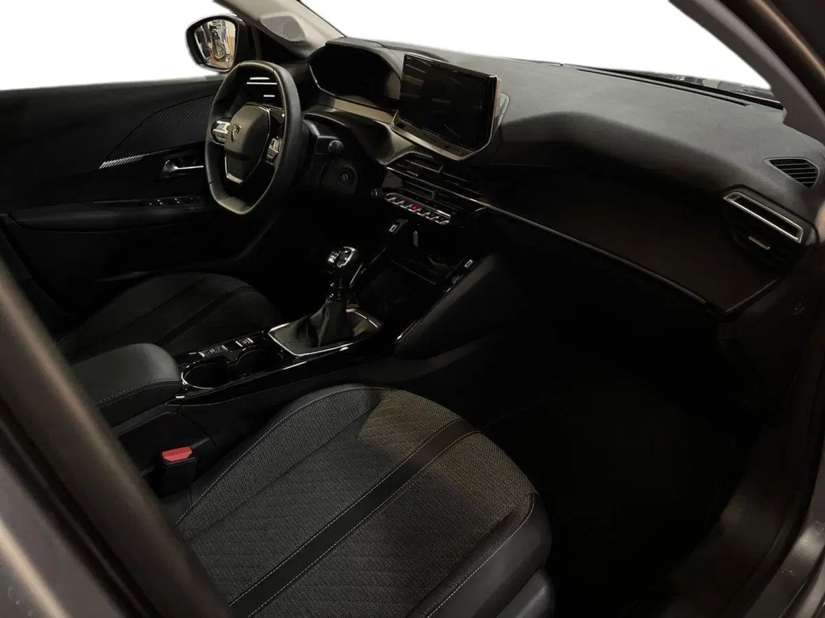 Peugeot 208 usata a Bari (9)