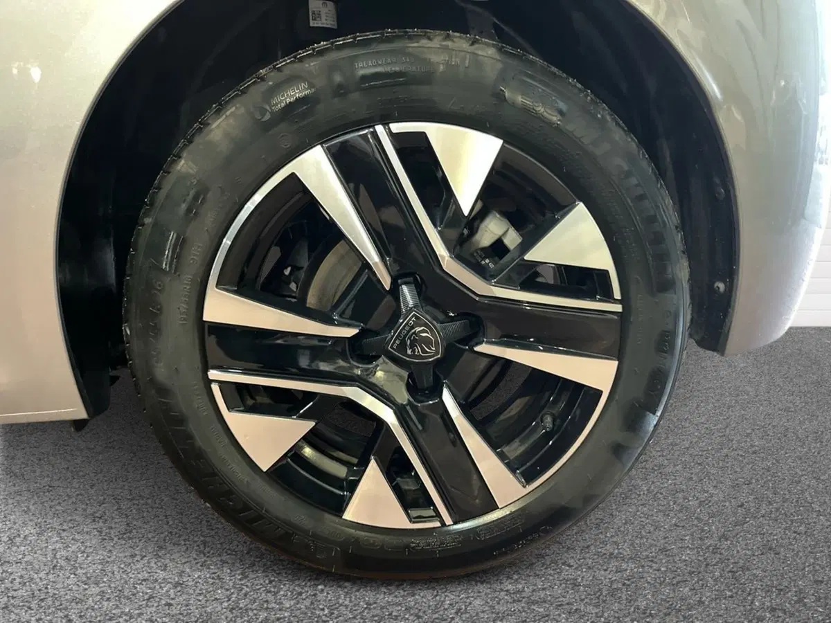 Peugeot 208 usata a Foggia (6)