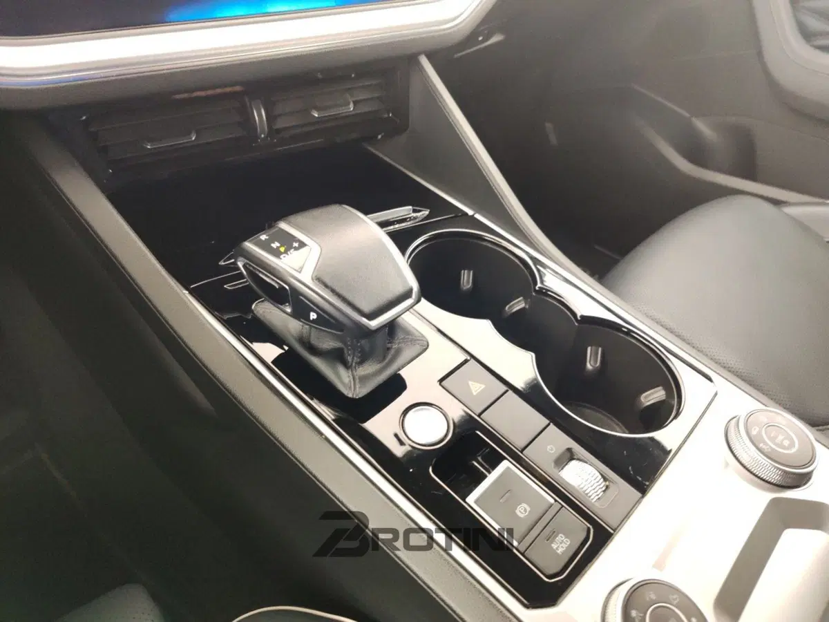 Volkswagen Touareg usata a Massa-Carrara (13)