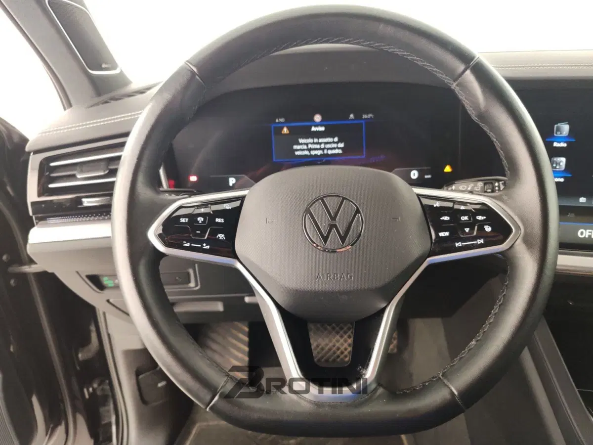 Volkswagen Touareg usata a Massa-Carrara (16)