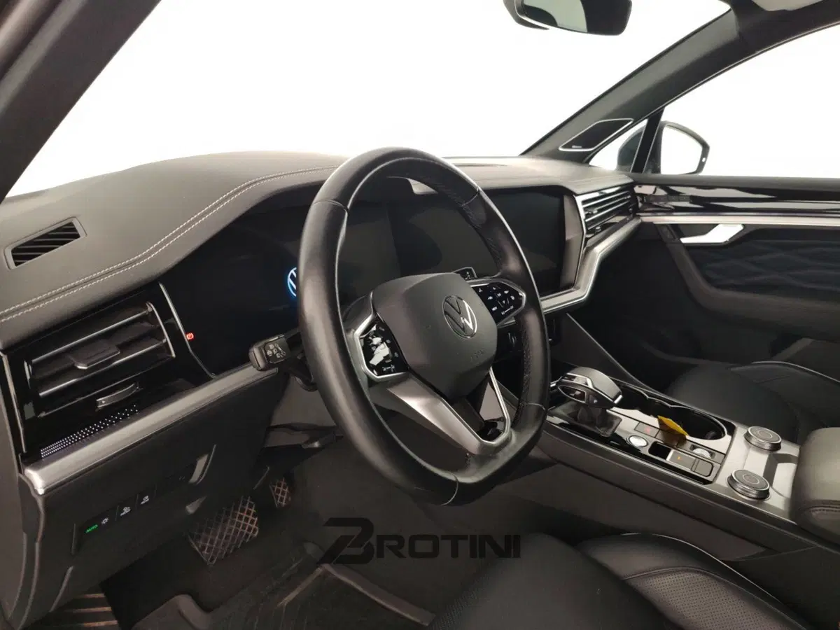 Volkswagen Touareg usata a Massa-Carrara (8)