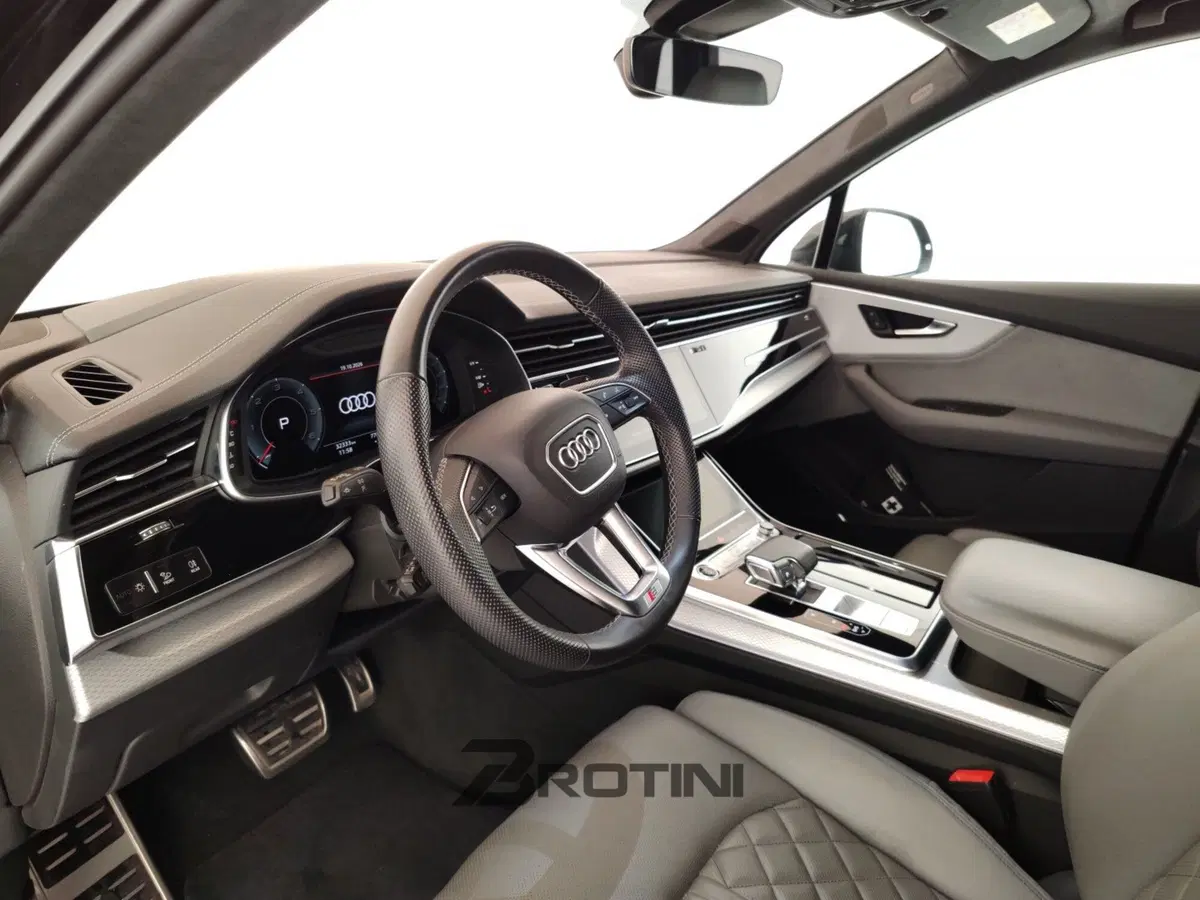 Audi Q7 usata a Massa-Carrara (8)