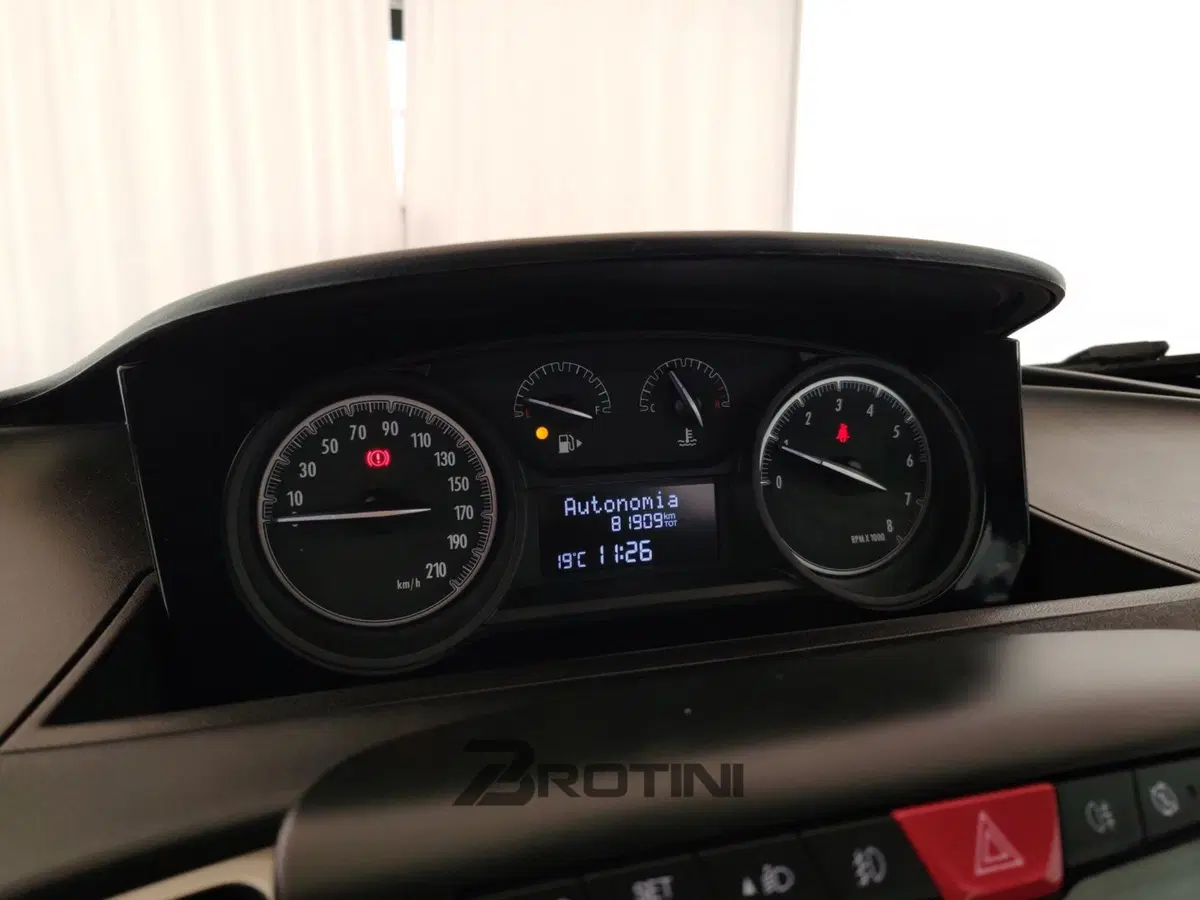 Lancia Ypsilon usata a Massa-Carrara (14)