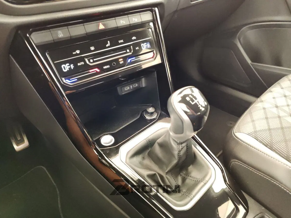 Volkswagen T-Roc usata a Massa-Carrara (12)