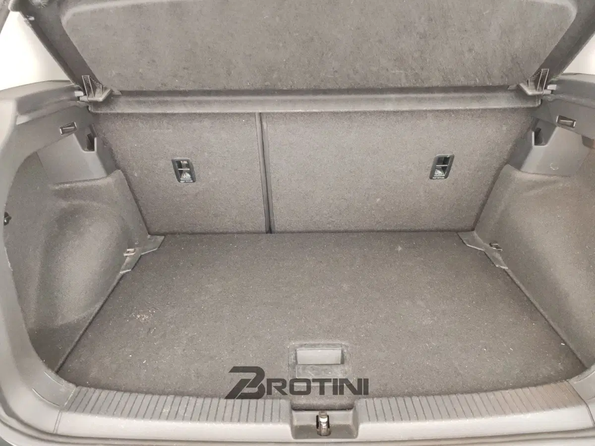 Volkswagen T-Cross usata a Massa-Carrara (15)
