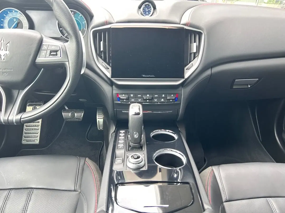 Maserati Ghibli usata a Ancona (10)
