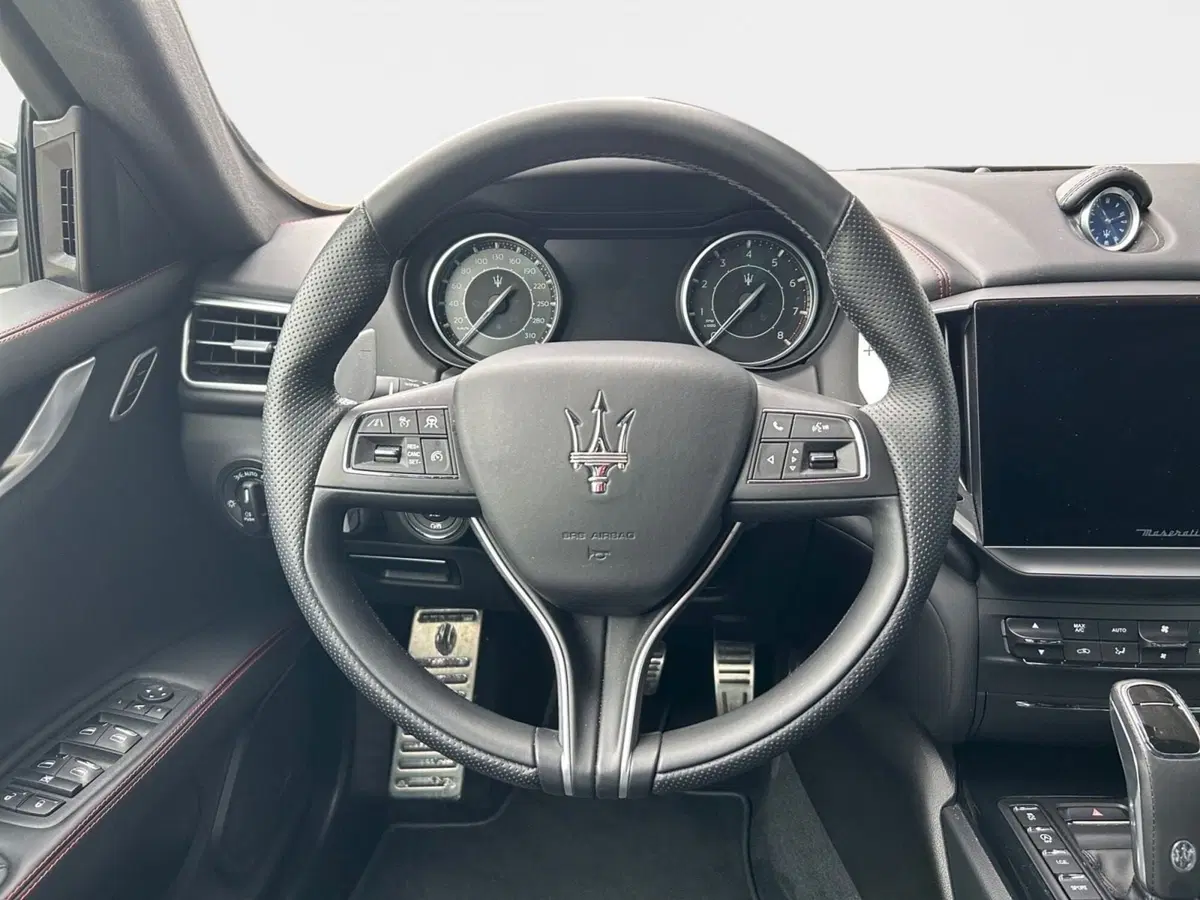 Maserati Ghibli usata a Ancona (11)