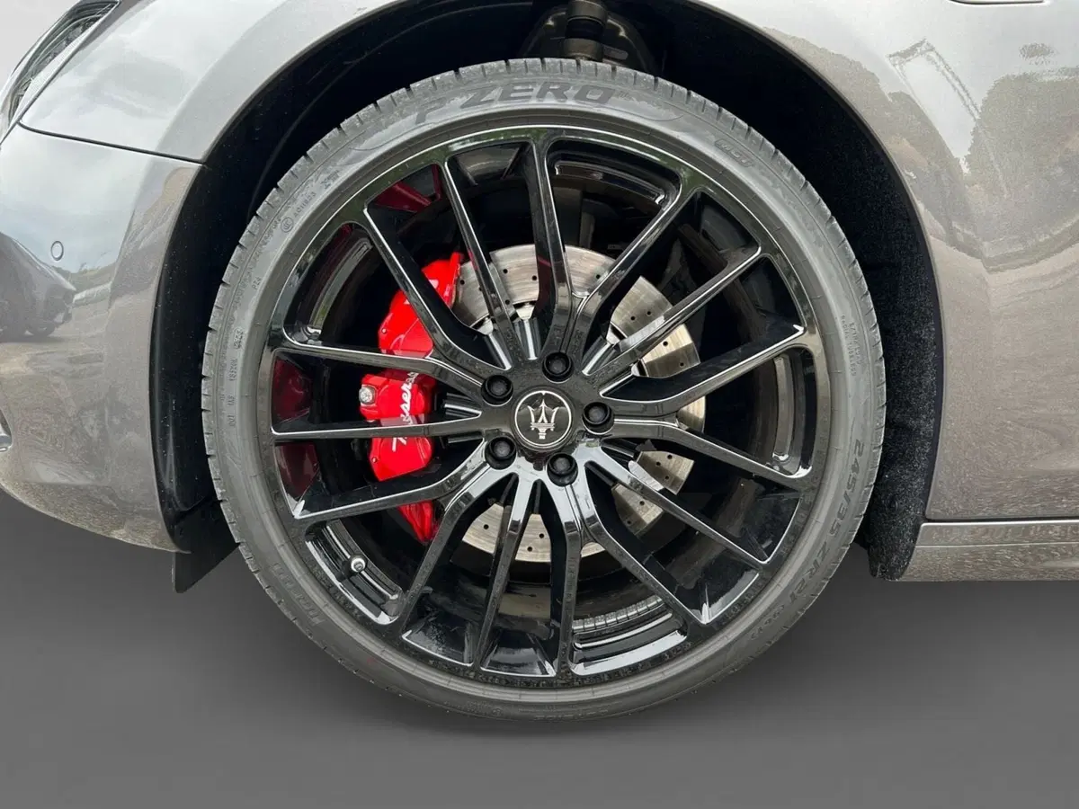 Maserati Ghibli usata a Ancona (16)