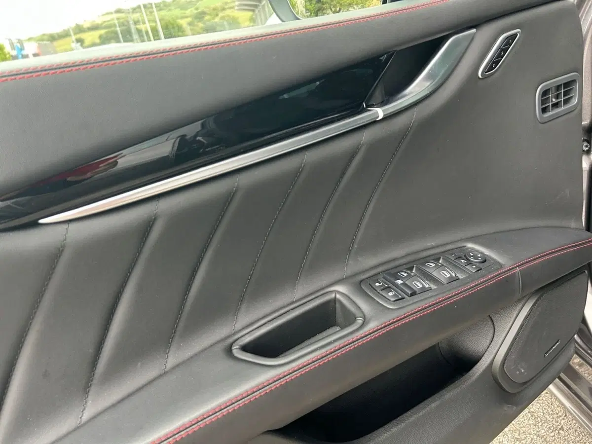 Maserati Ghibli usata a Ancona (17)