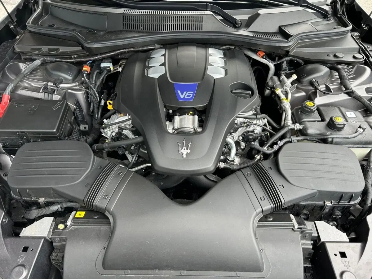 Maserati Ghibli usata a Ancona (20)