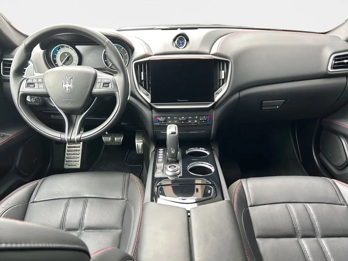 Maserati Ghibli usata a Ancona (9)