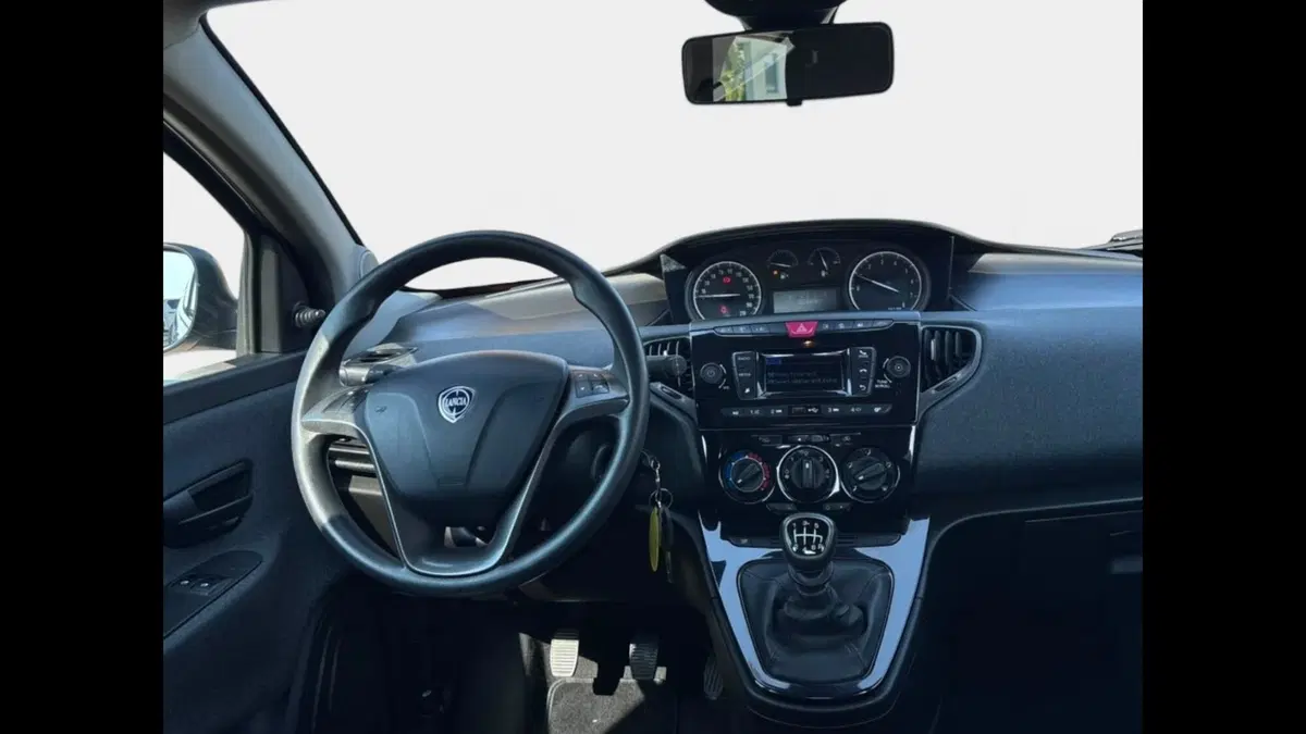Lancia Ypsilon usata a Palermo (8)