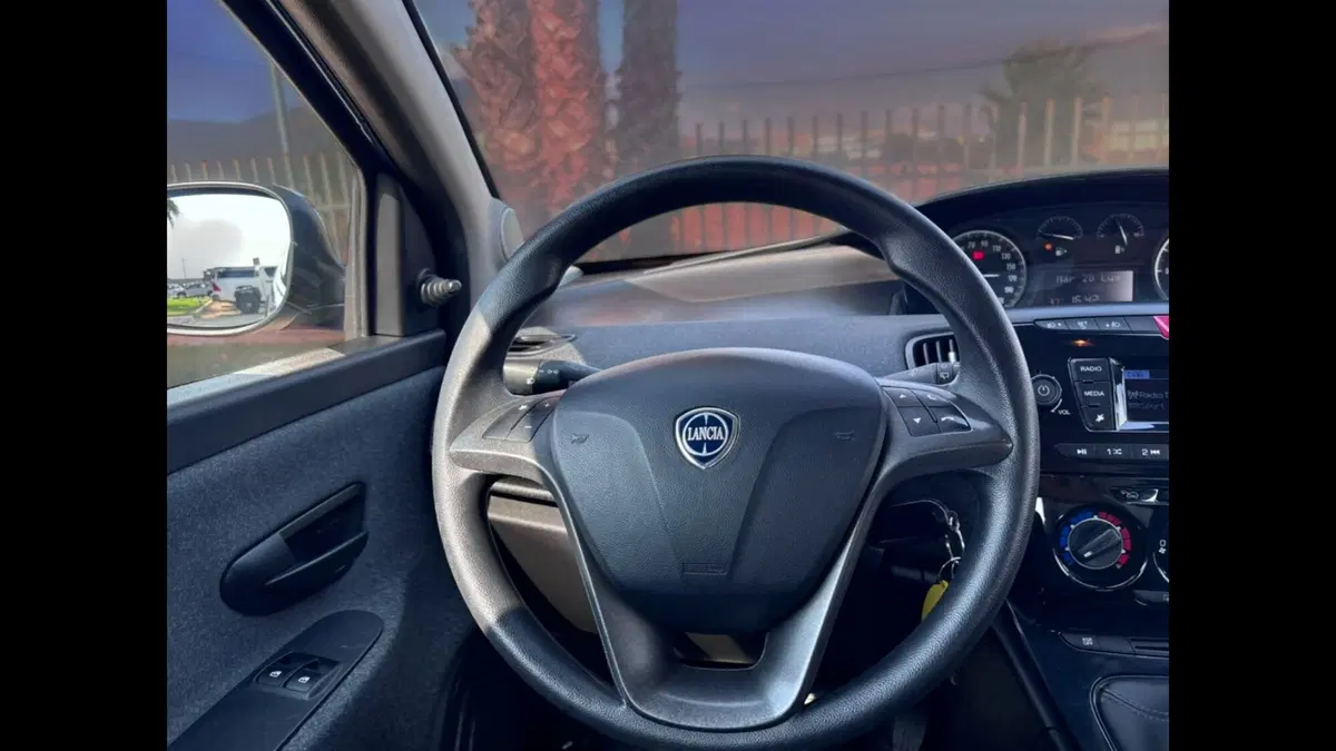 Lancia Ypsilon usata a Palermo (9)