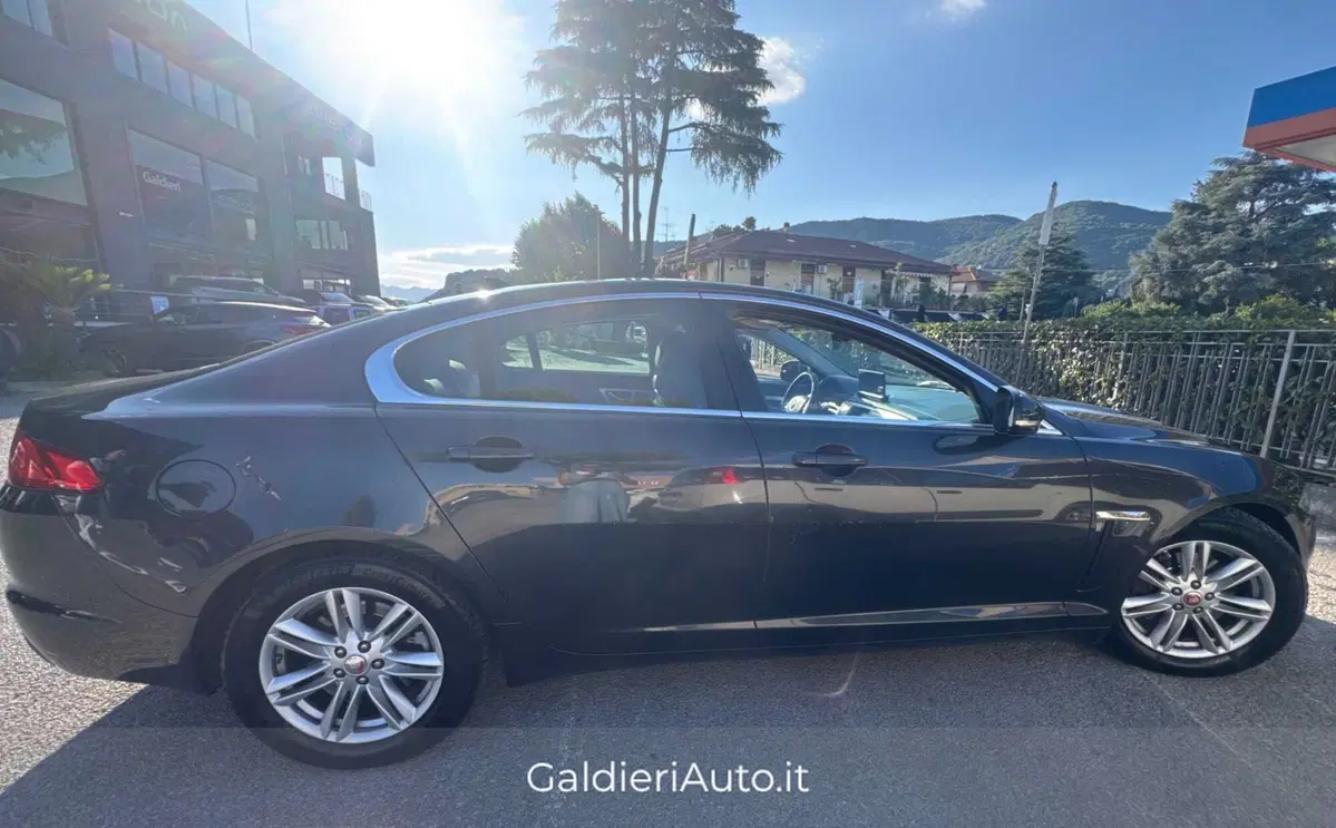Jaguar XF usata a Salerno (11)